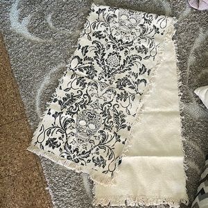 Black skull table runner